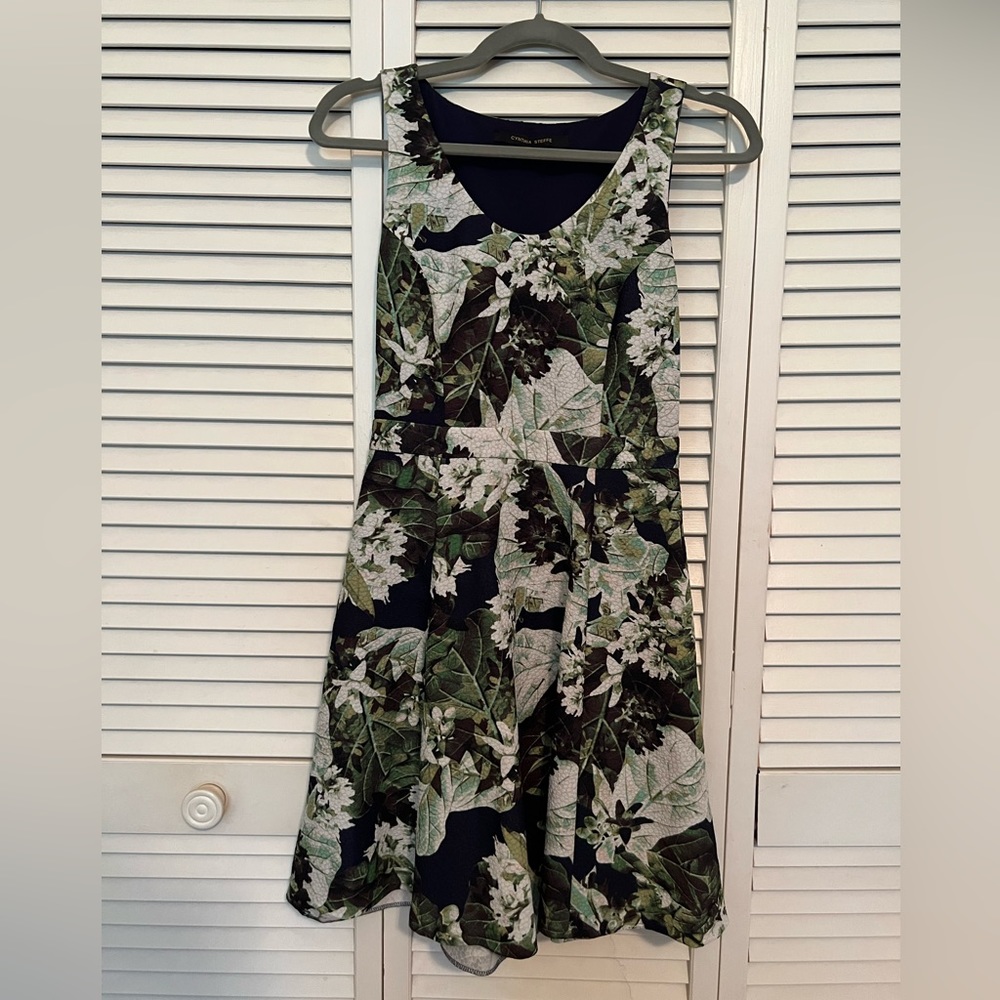Cynthia Steffe size 0 dress with pockets